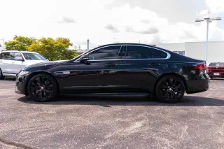 Jaguar XF 2023 AWD P300 R-Dynamic SE 4dr Sedán