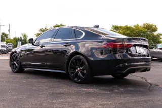 Jaguar XF 2023 AWD P300 R-Dynamic SE 4dr Sedán
