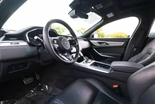 Jaguar XF 2023 AWD P300 R-Dynamic SE 4dr Sedán