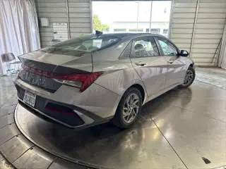Hyundai ELANTRA Híbrido 2024 Azul Sedán 4 puertas