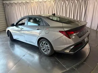 Hyundai ELANTRA Híbrido 2024 Azul Sedán 4 puertas