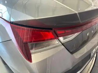 Hyundai ELANTRA Híbrido 2024 Azul Sedán 4 puertas