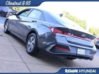 Hyundai ELANTRA 2024 SE Sedán de 4 puertas