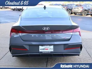 Hyundai ELANTRA 2024 SE Sedán de 4 puertas