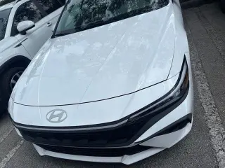 Hyundai ELANTRA 2025 SE Sedán de 4 puertas