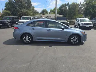 Toyota Corolla Híbrido 2021 LE Sedán de 4 puertas