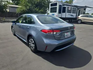 Toyota Corolla Híbrido 2021 LE Sedán de 4 puertas
