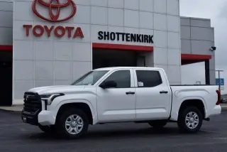 Toyota Tundra 2026 4x4 SR 4dr CrewMax Cab Pickup SB