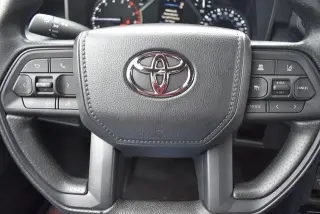 Toyota Tundra 2026 4x4 SR 4dr CrewMax Cab Pickup SB