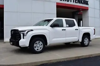 Toyota Tundra 2026 4x4 SR 4dr CrewMax Cab Pickup SB