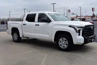 Toyota Tundra 2026 4x4 SR 4dr CrewMax Cab Pickup SB