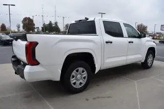 Toyota Tundra 2026 4x4 SR 4dr CrewMax Cab Pickup SB