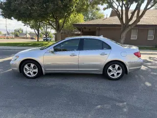 2005 Acura RL