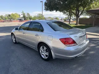 2005 Acura RL