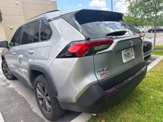 Toyota RAV4 Híbrido 2025 AWD XLE Premium 4dr SUV