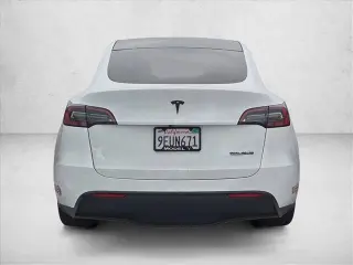 Tesla Model Y 2023 Tracción Total Gran Autonomía de 4 puertas