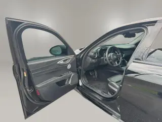 Alfa Romeo Giulia 2019 AWD Ti 4dr Sedán