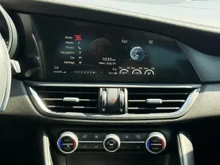 Alfa Romeo Giulia 2019 AWD Ti 4dr Sedán