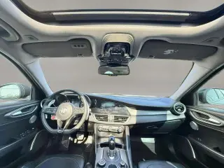 Alfa Romeo Giulia 2019 AWD Ti 4dr Sedán