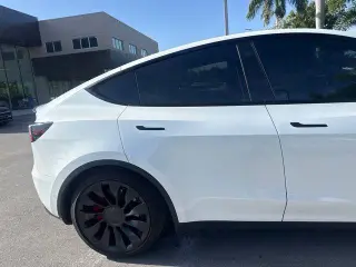 Tesla Model Y 2022 AWD Performance Crossover de 4 puertas
