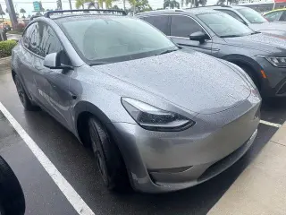 Tesla Model Y 2025 Tracción Integral Gran Autonomía de 4 puertas