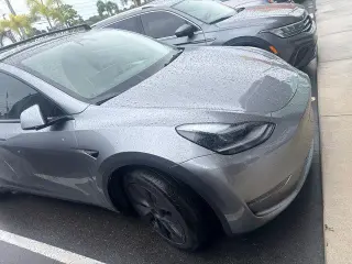 Tesla Model Y 2025 Tracción Integral Gran Autonomía de 4 puertas