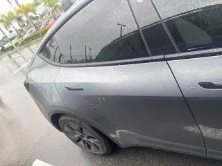 Tesla Model Y 2025 Tracción Integral Gran Autonomía de 4 puertas