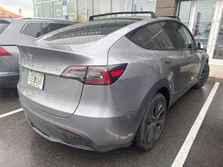 Tesla Model Y 2025 Tracción Integral Gran Autonomía de 4 puertas