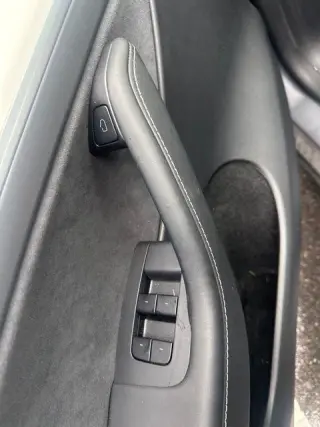 Tesla Model Y 2025 Tracción Integral Gran Autonomía de 4 puertas