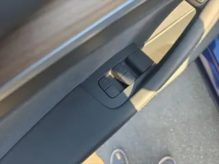Tesla Model Y 2025 Larga Autonomía 4dr Crossover