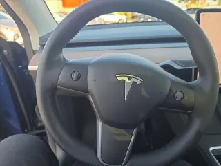Tesla Model Y 2025 Larga Autonomía 4dr Crossover