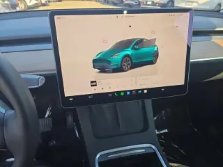 Tesla Model Y 2025 Larga Autonomía 4dr Crossover