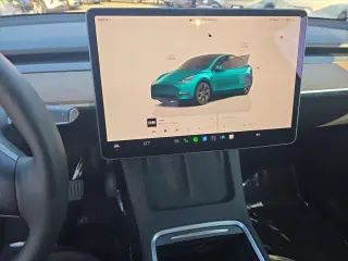 Tesla Model Y 2025 Larga Autonomía 4dr Crossover