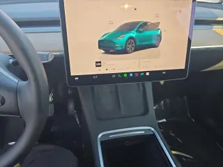 Tesla Model Y 2025 Larga Autonomía 4dr Crossover