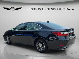 Sedán de 4 puertas Lexus ES 350 2018