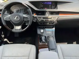Sedán de 4 puertas Lexus ES 350 2018
