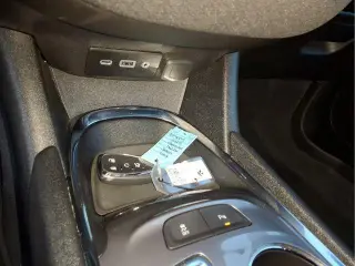 Sedán de 4 puertas Chevrolet Malibu LT 2025 con 1LT