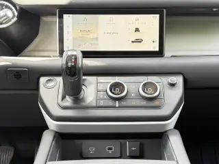 Land Rover Defender 2022 con tracción en las fouraz 110 estándar 4 puertas SUV