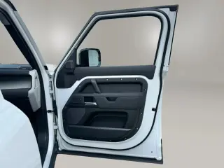 Land Rover Defender 2022 con tracción en las fouraz 110 estándar 4 puertas SUV