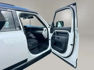 Land Rover Defender 2022 con tracción en las fouraz 110 estándar 4 puertas SUV