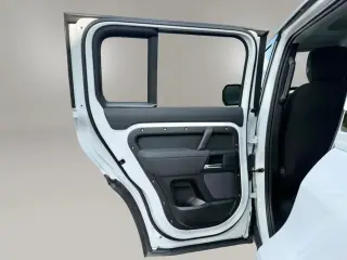 Land Rover Defender 2022 con tracción en las fouraz 110 estándar 4 puertas SUV