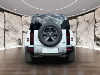 Land Rover Defender 2022 con tracción en las fouraz 110 estándar 4 puertas SUV