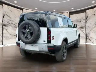 Land Rover Defender 2022 con tracción en las fouraz 110 estándar 4 puertas SUV