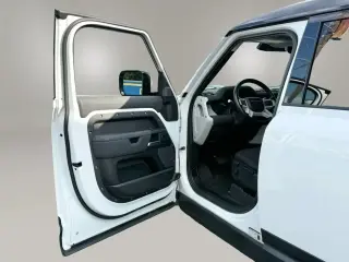 Land Rover Defender 2022 con tracción en las fouraz 110 estándar 4 puertas SUV