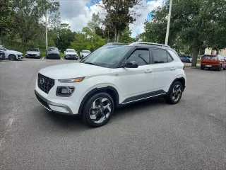 Hyundai VENUE 2026 SEL 4dr Crossover w/Two-Tone Roof