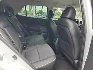 Hyundai VENUE 2026 SEL 4dr Crossover w/Two-Tone Roof