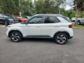 Hyundai VENUE 2026 SEL 4dr Crossover w/Two-Tone Roof
