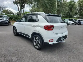 Hyundai VENUE 2026 SEL 4dr Crossover w/Two-Tone Roof