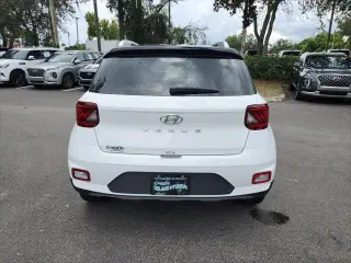 Hyundai VENUE 2026 SEL 4dr Crossover w/Two-Tone Roof