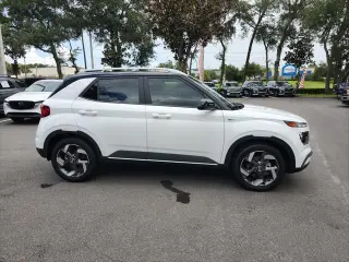 Hyundai VENUE 2026 SEL 4dr Crossover w/Two-Tone Roof